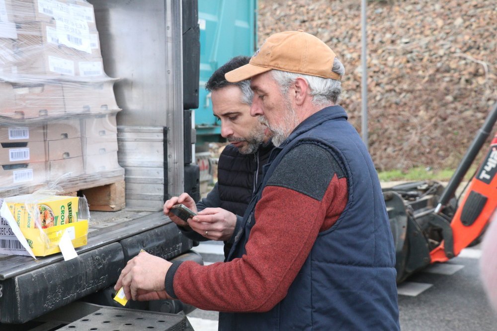 Produits laitiers et autres marchandises &eacute;taient contr&ocirc;l&eacute;s pour conna&icirc;tre leur origine.