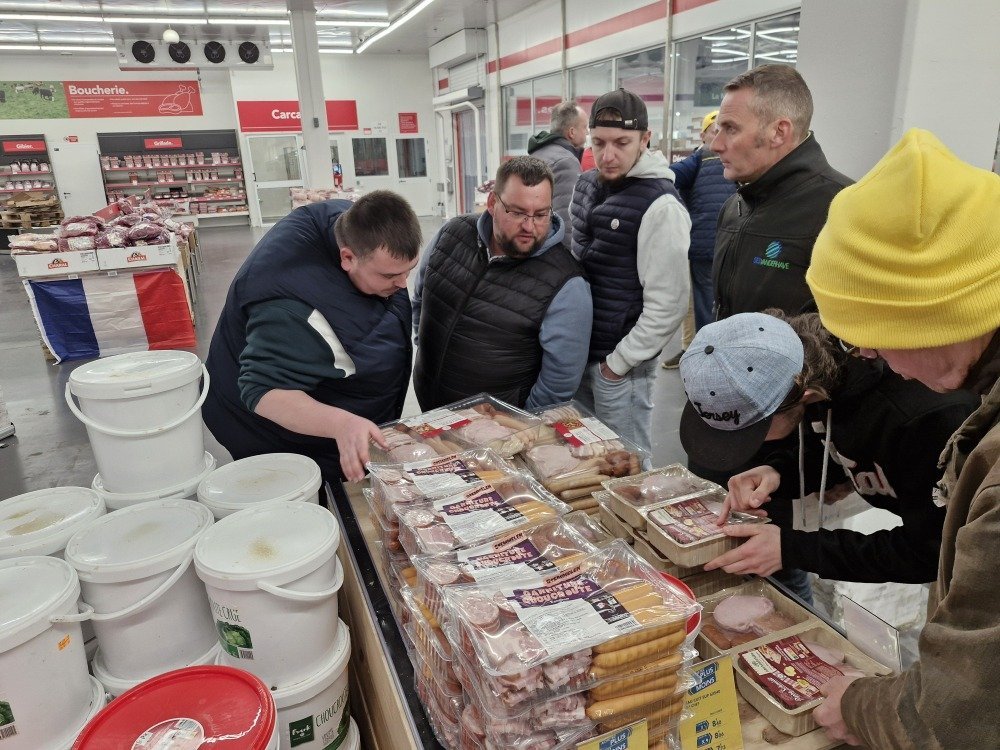 Les agriculteurs ont "contr&ocirc;l&eacute;" chaque produit au rayon frais.