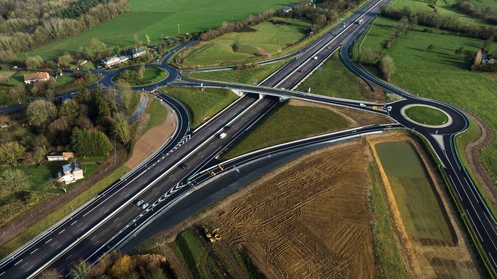 Vue a&eacute;rienne de ce &agrave; quoi ressemblent les bretelles de l'&eacute;changeur 29 sur l'A13.