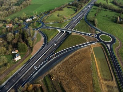Vue a&eacute;rienne de ce &agrave; quoi ressemblent les bretelles de l'&eacute;changeur 29 sur l'A13. - DRONE PRESS/Sanef - Drone Press/Sanef
