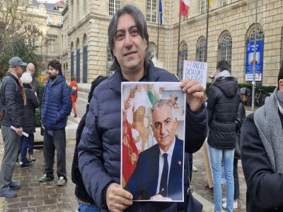 Parmi les manifestants, certains souhaitent le retour de Reza Pahlavi, fils du dernier Chah d'Iran avant la r&eacute;volution de 1979, signifiant le possible retour de la Monarchie en Iran.