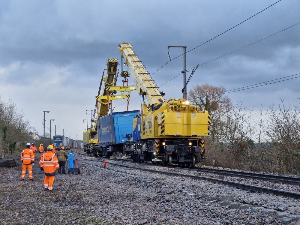 100 agents sont mobilis&eacute;s, pour traiter un train long de 640m, soit trois TGV.