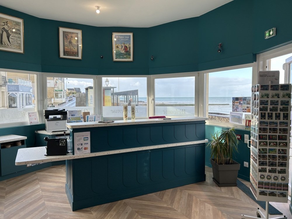L'office de tourisme de Saint-Aubin-sur-Mer fait peau neuve.