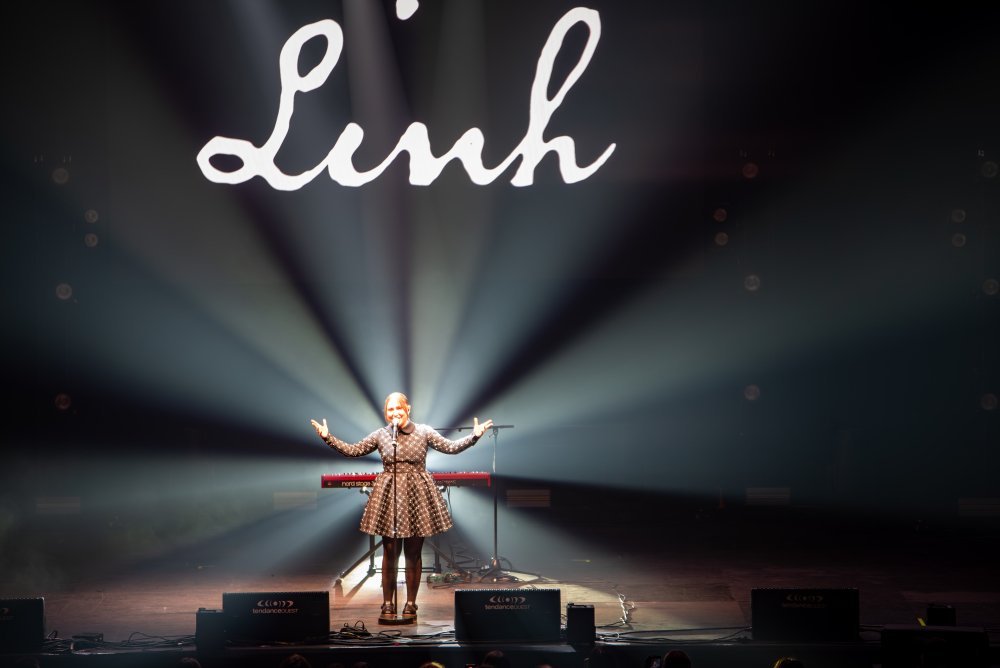 La chanteuse Linh a chant&eacute; sur la sc&egrave;ne du Tendance Live Anova d'Alen&ccedil;on.