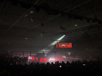 Apr&egrave;s les finales, le public a pu assister &agrave; un concert du DJ Feder. - Thibault Lecoq
