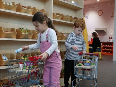 Dans ce parc de 535 m2, on retrouve un supermarch&eacute; (Palo-Market), un salon de beaut&eacute; (Palo-Style) ou encore un commissariat (Palo-Police).