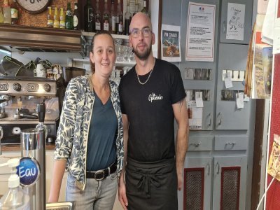 Anais et Julien Anquetil dirigent le restaurant L'intemporel &agrave; Montebourg, depuis plus de 12 ans. - Julien Rojo