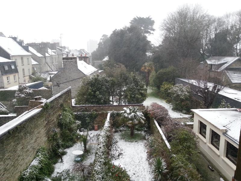 Les jardins des Cherbourgeois étaient enneigés ce matin.