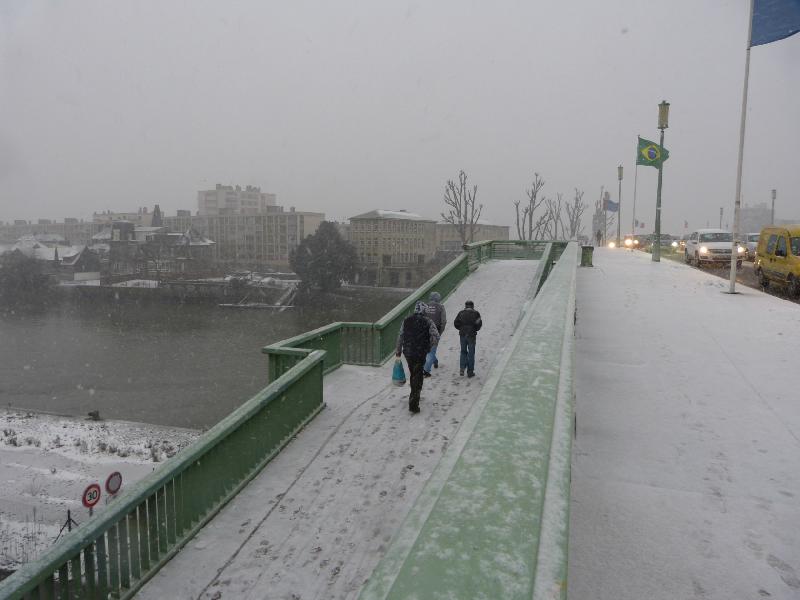 Le pont Corneille fouetté par la neige - Thomas Blachère