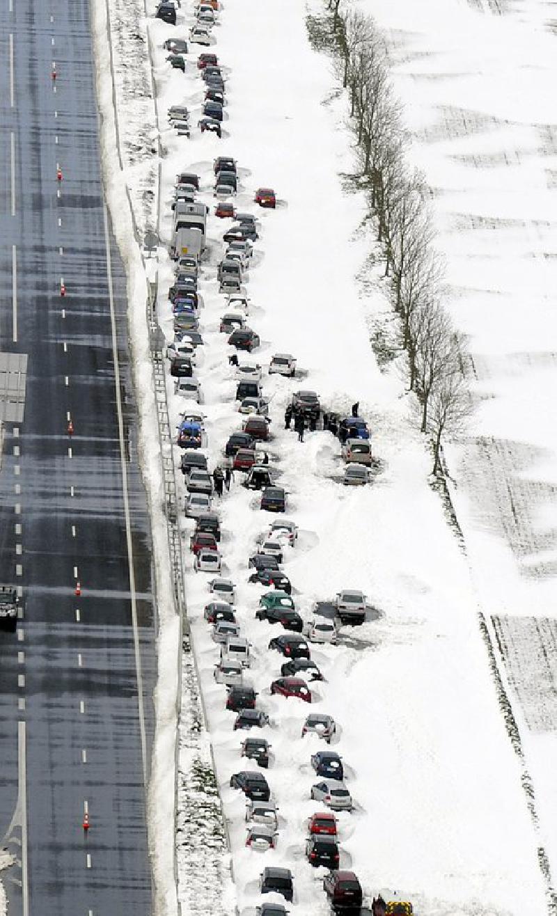 Des centaines de Calvadosiens bloqués dans leur voiture sur la route de Douvres-la-Délivrande. Mercredi 13 mars 2013.