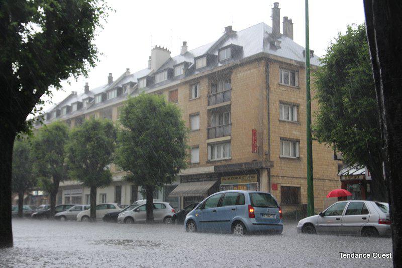 Déluge à Caen, le 22 juillet 2013. - Maxence Gorréguès. Tendance Ouest