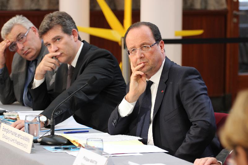 Le président et les ministres ont dans un premier temps écouté les industriels. - Benoît Merlet