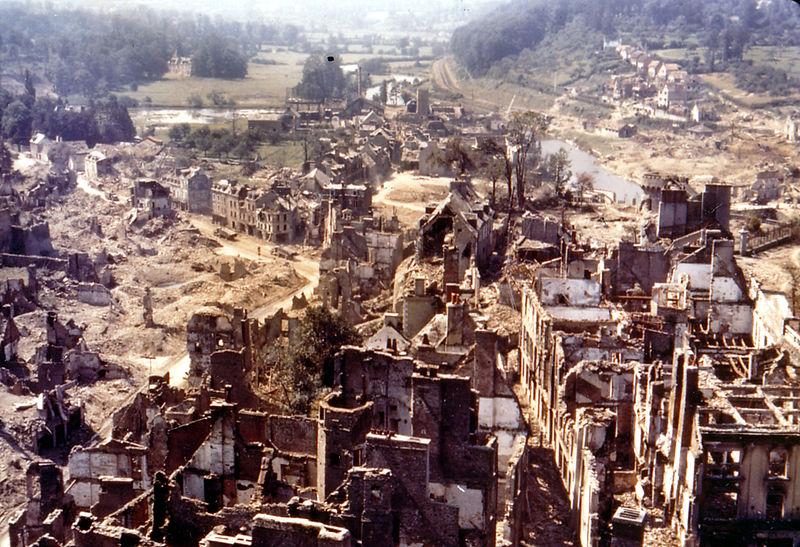 Saint-Lo : Bombardement de 1944 - Conseil Régional de Basse-Normandie / National Archives USA