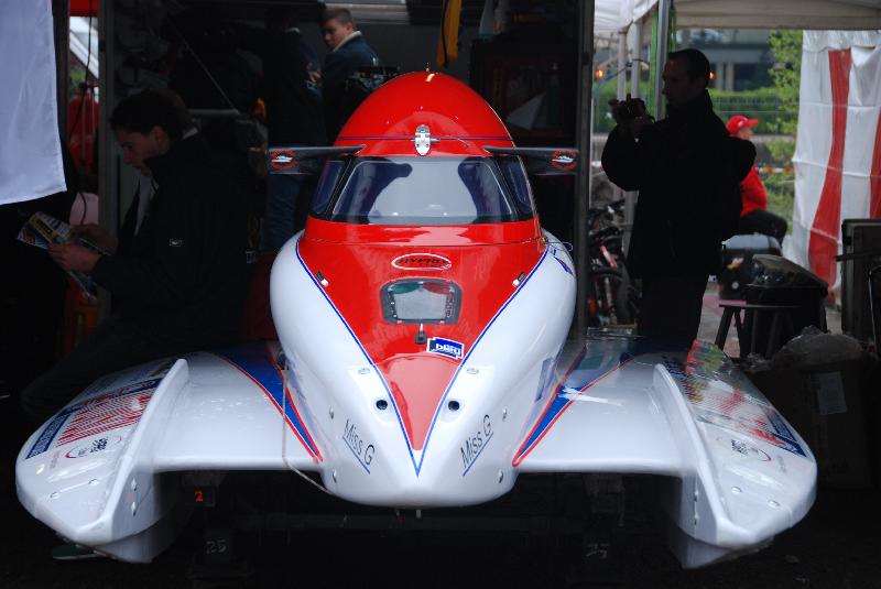 La motonautique flambant neuve avant la mise à l'eau.