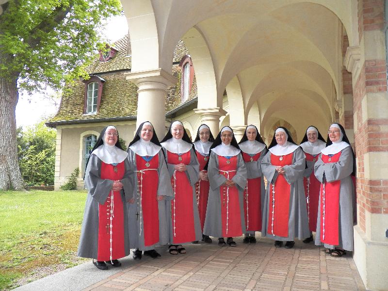 Les neufs soeurs de l'Annonciade qui vivent aujourd'hui à Brucourt (14)