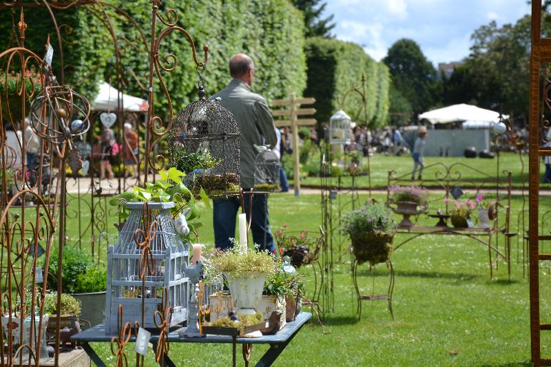 Le jardin, ce sont les plantes mais aussi la décoration.