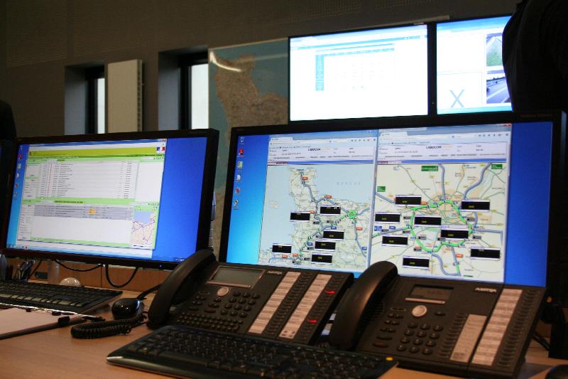 Le centre dingénierie et de gestion du trafic donne une vue d'ensemble sur les routes de la région, grâce a des caméras et des cartes en temps réel, et permet de gérer les panneaux à message variable. - Victor Virette