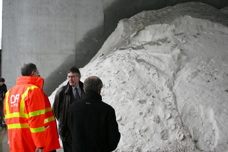 11 000 tonnes de sel attendent d'être déversées sur les routes gelées du département. - Victor Virette