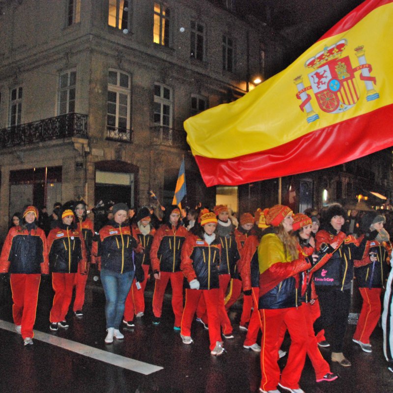 La délégation espagnole, drapeau en tête.
