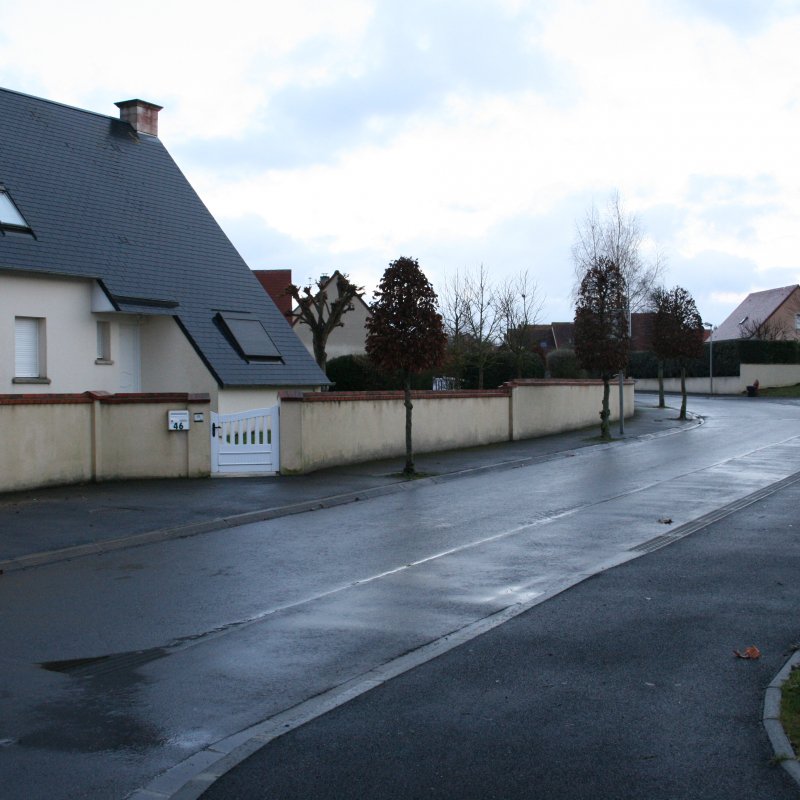 Ambiance particulière ce matin dans les zones pavillonnaires, désertes