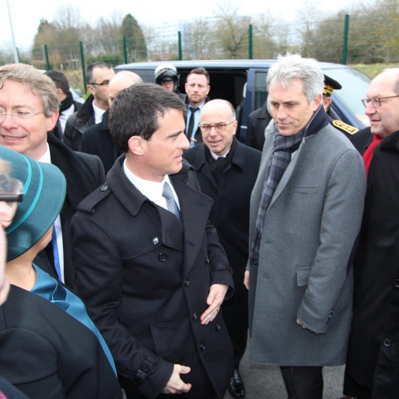 Manuel Valls avec le maire de Caen Joël Bruneau