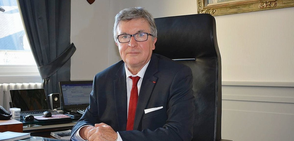 Valognes. "C'est évidemment un imbécile" : la voiture du maire Jacques Coquelin dégradée à plusieurs reprises 