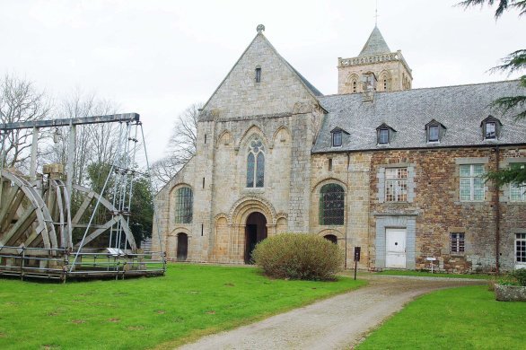 La Lucerne-d'Outremer. Un faux appel aux dons pour l'abbaye circule par mail, avec une image générée par intelligence artificielle