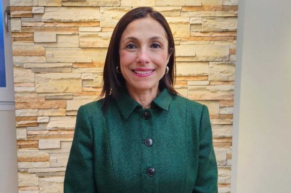 Municipales 2026. La candidate divers droite Samia Soultani-Vigneron présente sa liste à Laval