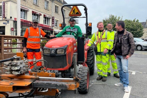 Argentan. "C'est une pollution visuelle" : la municipalité lance une opération d'envergure pour désherber les rues de la ville